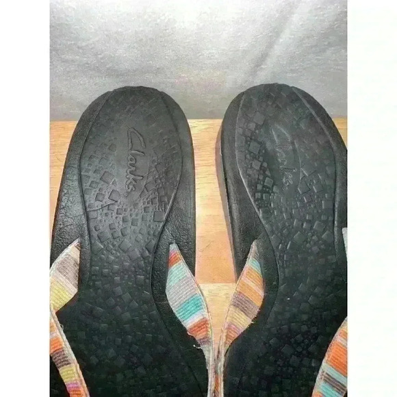 Clarks Women's Flip Flops Sandals Multi Color Striped Comfort Shoes - Picture 4 of 5